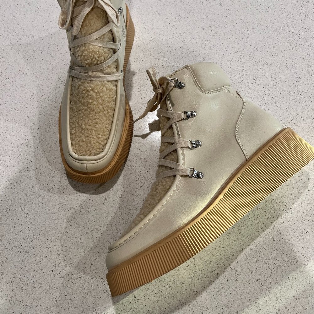 RARE NEW Dolce Vita Jasmine Ivory Leather Sherpa Boots – Chunky Platf – Size 13